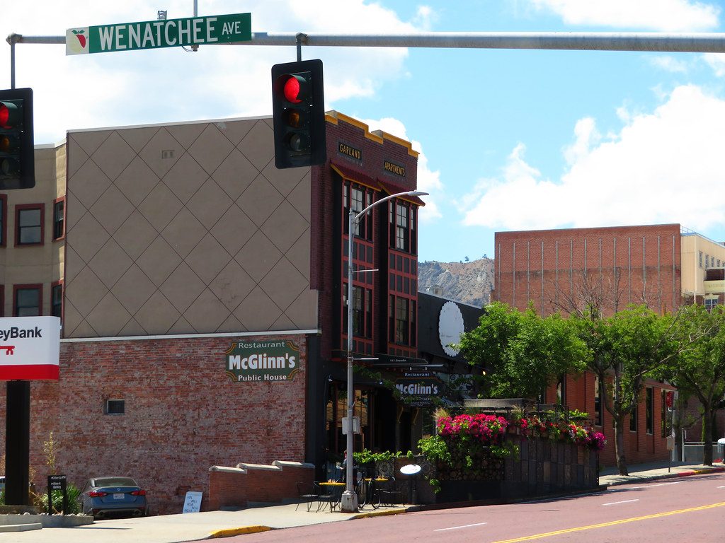 Wenatchee street, buildings 