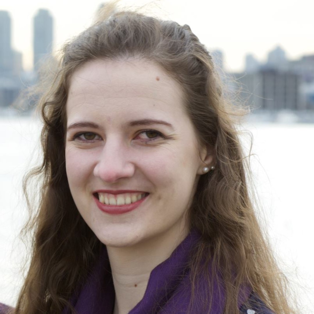 Headshot of Nina Karagounis